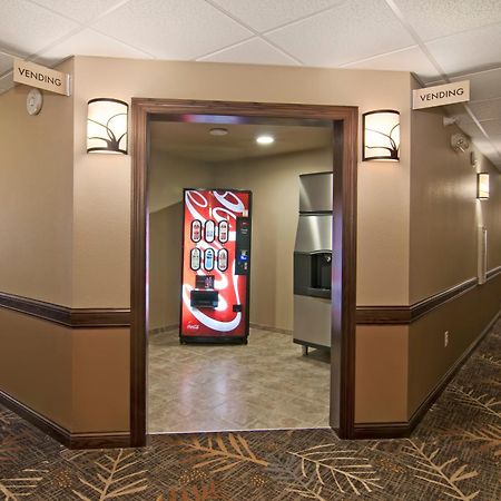 The Watford Hotel Watford City Eksteriør billede