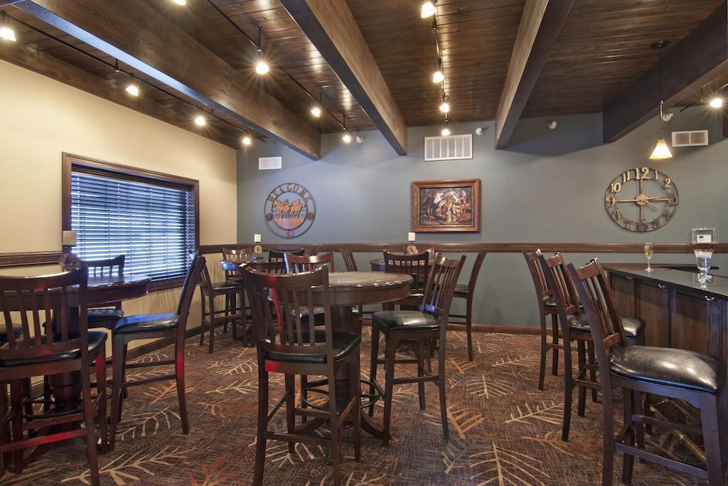 The Watford Hotel Watford City Eksteriør billede