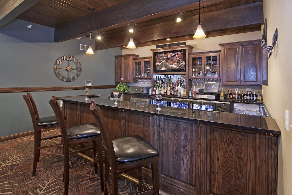 The Watford Hotel Watford City Eksteriør billede
